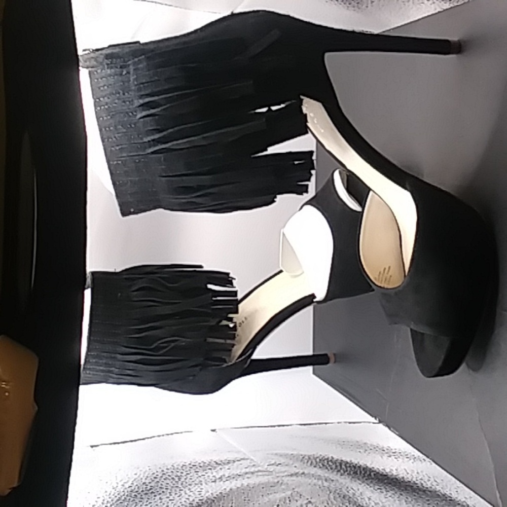 Kenneth Cole Geneva heel